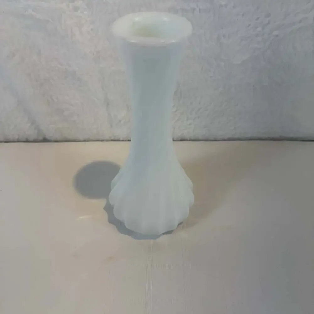 Vintage Hoosier Glass White Milk Glass Swirl Bud Vase 6” USA